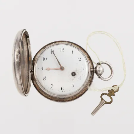 Fickur William Hart 1823, silver, diameter ca 5 cm, ej funktionstestat.