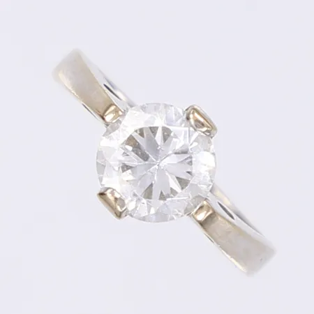 Ring defekt, med sten, vitguld 18K Bruttovikt: 3,7g Vikt: 3,7 g