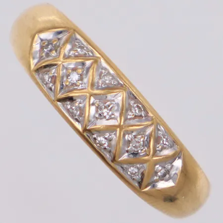 Ring med diamanter 13xca0,005ct åttkantslipade, stl 19, bredd 2,1-6,1mm, 18K Vikt: 3,2 g