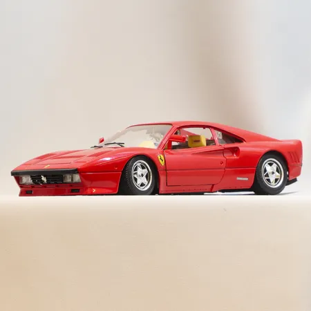 Modellbil Burago, Ferrari GTO, Skala 1:18, längd 24cm, visst slitage, made in Italy, metall samt plast Skickas med paket.