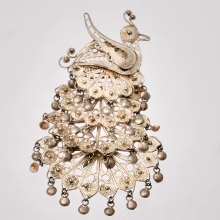 Hänge/Brosch i silver, Påfågel, mått 36,7x67,4mm, filigranarbete, 925/1000, vikt 7,53g.