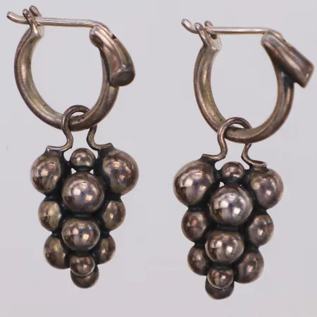 Örhängen Georg Jensen, Moonlight Grapes, längd 30mm, oxiderade, ask, sliten ytterkartong  Vikt: 9,1 g