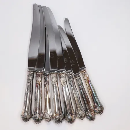 4st Bordsknivar 4st Matknivar modell Sachsisk, blad i rostfritt stå, handtag i silver 830/1000 Vikt: 451,8 g