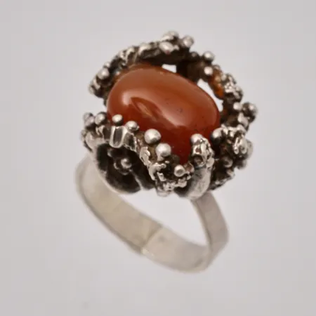 Ring i silver, stl 17, öppen skena, bredd 4,8-20mm, 1st Karneol, mått 10x13mm, 925/1000, vikt 11,62g.