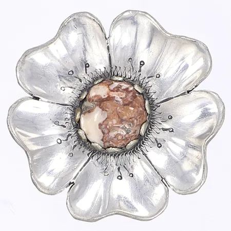 Brosch, blomformad med sten i mitten, stämplad HL, omkring 1950-60-tal, Ø42mm, tenn Vikt: 0 g