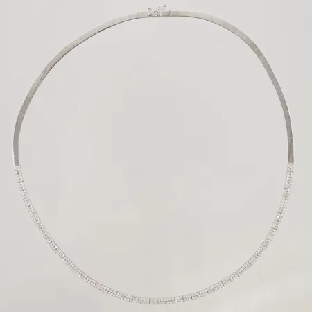 Collier med vita stenar, ledat, ca 42cm, bredd: 3mm, vitguld, 18K, 14,9g.