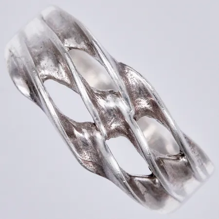 Ring, stl ca 18, bredd ca 3-9mm, SASB 925/1000 silver  Vikt: 2,9 g