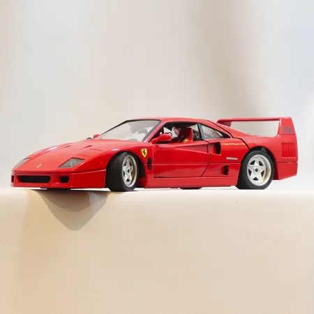 Modellbil Burago, Ferrari F40, Skala 1:18, längd 24cm, visst slitage, made in Italy, metall samt plast Skickas med paket.