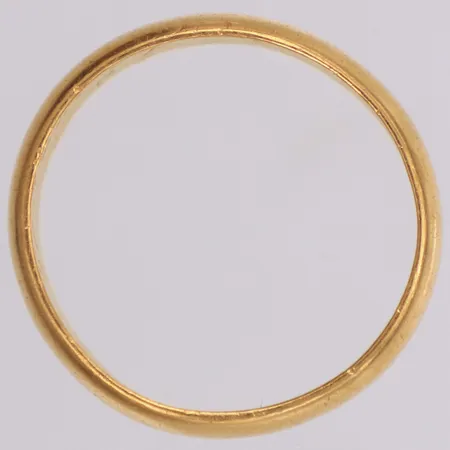 Ring, stl 20¼, bredd 5,5mm, gravyr, 23K  Vikt: 7,8 g