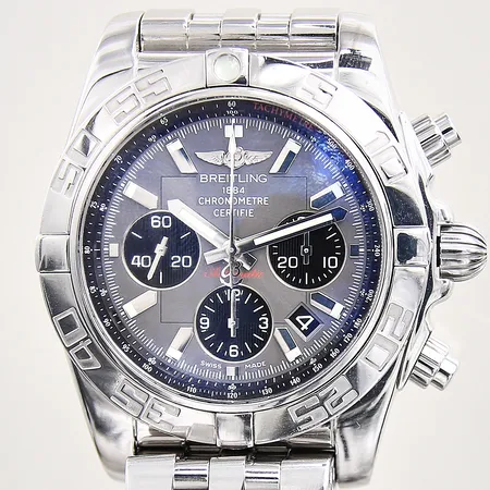 Herrur Breitling Chronomat 44, stål, automatisk, ref-nr: AB011012/F546, serie-nr: 3150420, Ø44mm, datum, kronograf, pilotlänk i stål, safirglas, garantikort från 2014, något repig länk, boett med mindre repor samt mindre stötskada, putsduk, manual, box, ytterkartong
