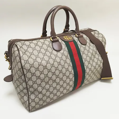 Väska Gucci Savoy medium duffle bag, GG Supreme canvas, brunt läder, refnr: 547953-525040, beslag i gulmetall, avtagbar axelrem, innerficka med dragkedja, två mindre fack, hänglås samt nycklar, adresstag, invändiga fläckar, mindre färgbortfall på beslag, inga tillbehör. 