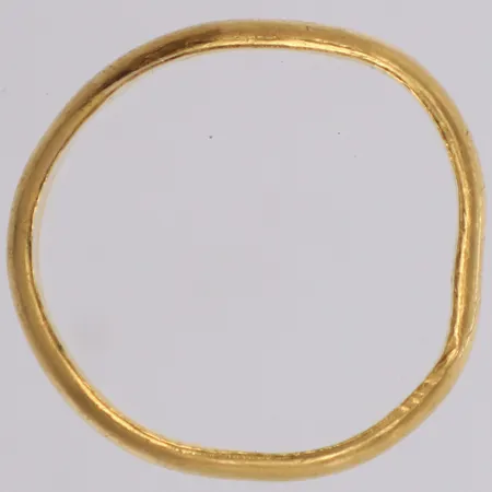 Ring, stl 20¼, bredd 4,7mm, bucklor, 23K  Vikt: 7,2 g