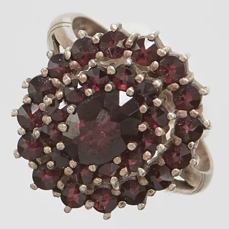 Ring, granater, stl 16½, bredd 2,5-7mm, förgyllt, 830/1000 silver Vikt: 3,3 g