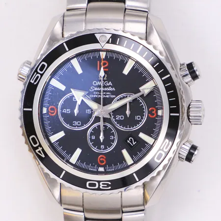 Herrur Omega Seamaster Planet Ocean Co-Axial, stål, automat, ref-nr 22105100, serie-nr 78509141, cal 3313, kronograf, tre extra länkbitar, manual, certifikat daterat 26/4-12, piktogram, kronometer certifikat, box, ytterkartong