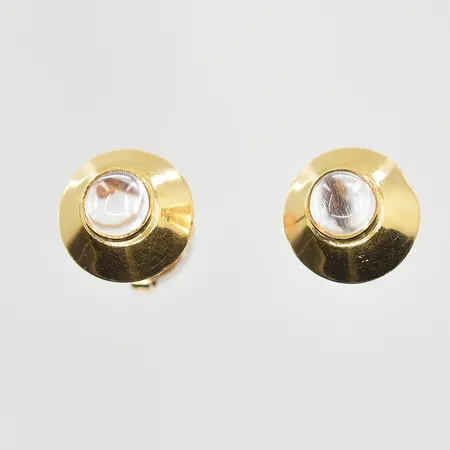 Ett par örhängen med vita stenar, Ø8 mm, bucklor/klämskador, 18K. Vikt: 1,6 g