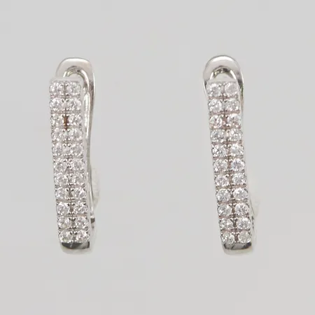 Örhängen, vita stenar, 15mm, bredd: 3mm, vitguld, 18K, 2,9g.