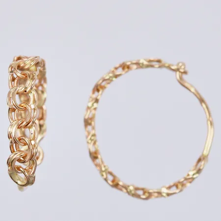 Ett par örhängen Ø 14mm, bredd ca 1-3mm, NSE, 18K Vikt: 1,3 g