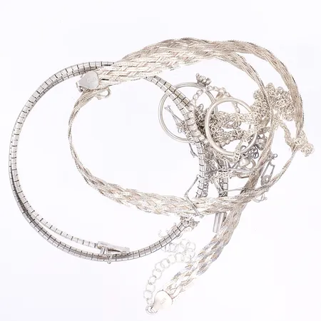 4 Kedjor, 1 Armband, 3 Ringar stl 18¾, kedjornas längd 40-45cm, armbandet defekt, silver 830-925/1000 Vikt: 38,7 g