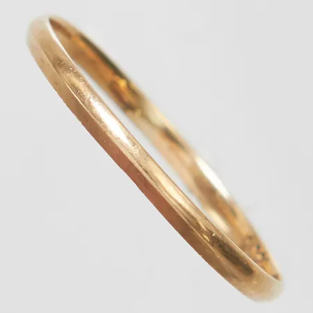 Ring, slät, Ø18½, bredd: 1,6mm, skev, 14K Vikt: 0,6 g