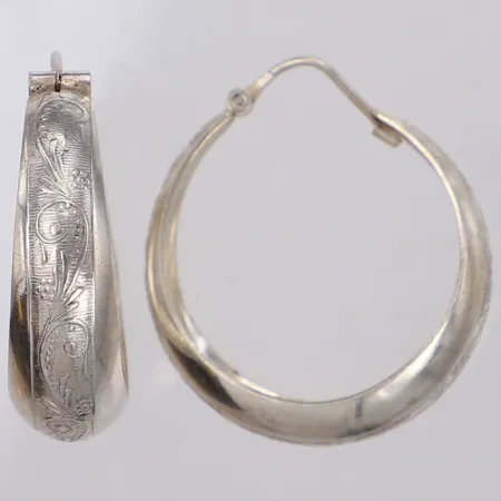 Ett par örhängen mönstrade creoler, Ø30,5mm, bredd 5,6-10mm, silver 925/1000 Vikt: 8 g