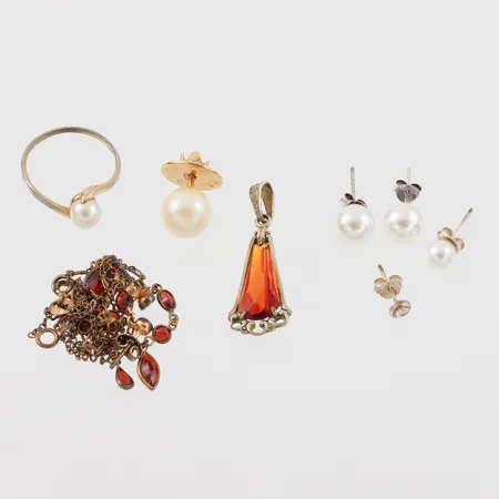 Diverse silversmycken, något defekt. Vikt: 8,8 g