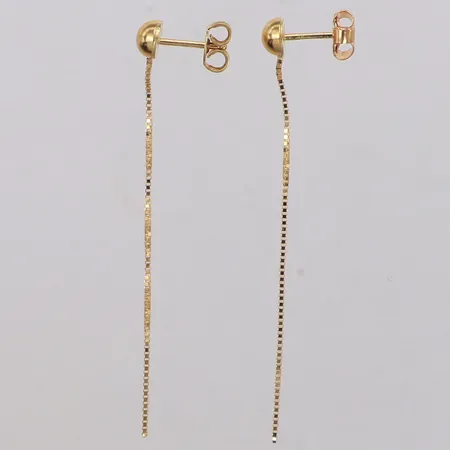 Ett par örhängen, längd 54mm, bredd 0,8-5mm, 18K  Vikt: 1,4 g