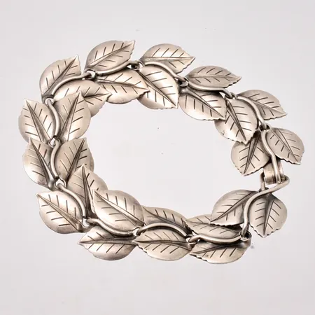 Armband i silver, 18,5cm, bredd 19,4mm, 925/1000, tillverkad av A Michelsen Aktiebolag, år 1960, vikt 28,39g.