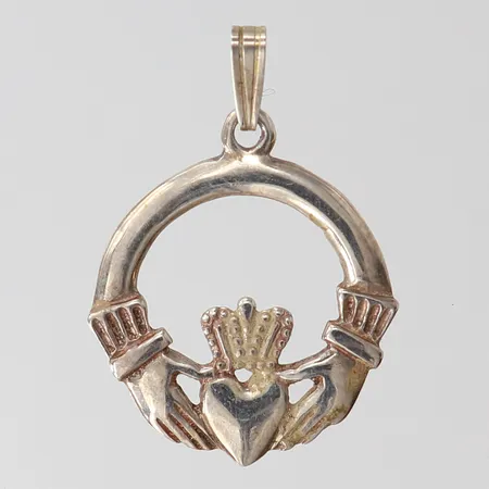 Hänge Claddagh, ca 37x23mm inkl ögla. 925/1000 silver Vikt: 2,3 g