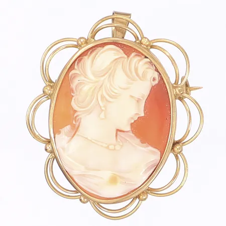 Brosch/hänge med camé, genombruten ram, höjd 38mm, nål finns för användning som brosch, GVH 1952, 18K Vikt: 7,2 g