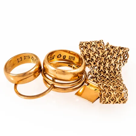 Diverse defekt/graverat guld i 18K. Vikt: 40,1g. 