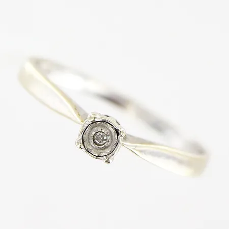 Ring, 8/8-slipad diamant 0,01ct, stl 16¾, bredd 1,5-3,5mm, vitguld, slitage, 18K Vikt: 1,7 g