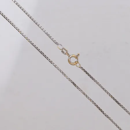 Kedja, längd 40cm, bredd 1,2mm, vitguld, i behov av rodiering, 18K Vikt: 4 g