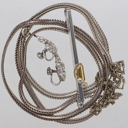 Diverse silver, defekt, gravyr, silver 830-92/1000 Vikt: 38,7 g