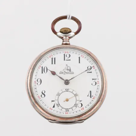 Fickur. tickar igång men ej funktionstestat, diameter ca 5 cm,silver,ojämnheter på sidorna.