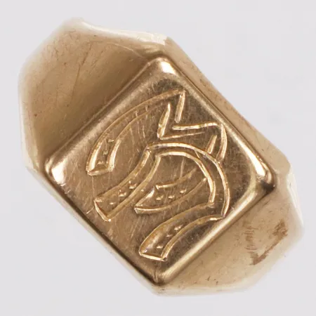 Ring, klackring, stl 17¾, bredd 4,5-11,4mm, monogram,  	Guld & Silversmide Gunnar Nilsson, år 1978, 18K Vikt: 6,2 g