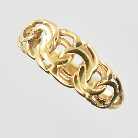 Ring Bismarck, stl 16½, bredd 2-7 mm, 18K. Vikt: 1,7 g