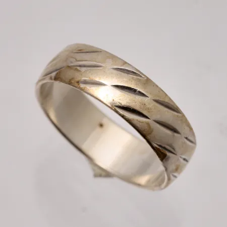 Ring i silver, stl 15½, bredd 4,9mm, 925/1000, vikt 2,02g.