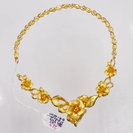 Collier, blommor, längd 27cm, bredd 4-25,5mm, defekt/av, saknar lås, etikett kvar, 23K Vikt: 39,7 g