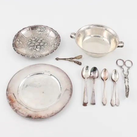 Diverse silverföremål. Vikt: 470 g Skickas med postpaket.