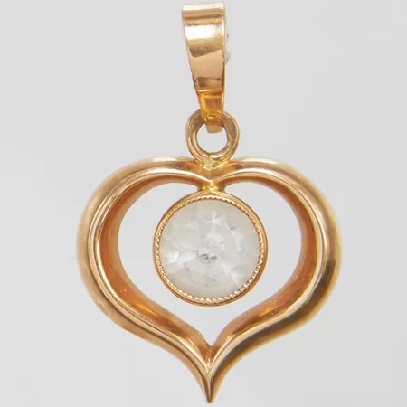 Hänge, hjärta med bergkristall, 23,7x15,4mm, liten skada på stenens undersida, 18K Vikt: 1,4 g