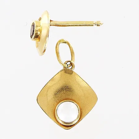 1 hänge, 1 enstaka örhänge, defekter, 18K Vikt: 1 g