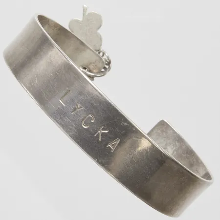 Armband, stelt, öppen modell, innermått: 58,5xca.50mm, bredd: 12,7mm, integrerad berlock, fyrklöver, något skev, silver, 925/1000 Vikt: 20,8 g
