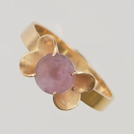 Ring med ametist, Ø18, bredd: 3mm, Guldfynd, 18K, 3,2g.