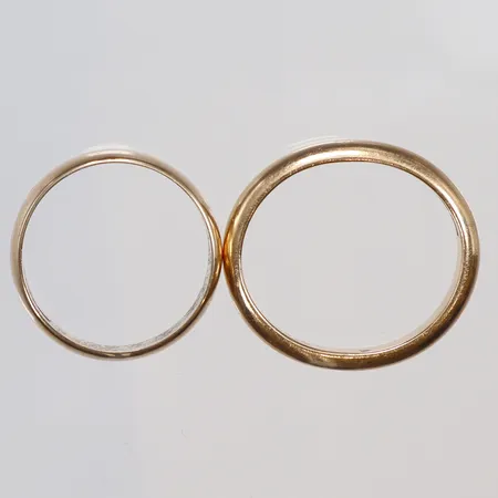 Släta ringar,defekt/gravyr, 18K Vikt: 11,5 g