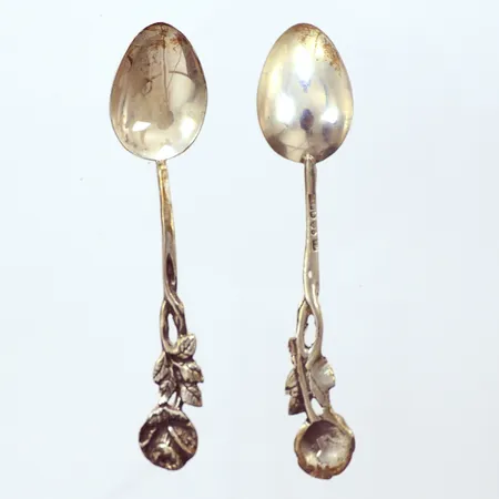 12 mockaskedar 9cm, 1 syltsked 11cm, silver 830/1000 Vikt: 106 g