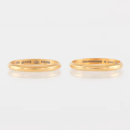 Ringar 2 st med gravyrer, 23k. Vikt: 11,2 g