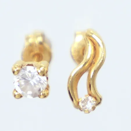  2 singelörhängen 18k  Vikt: 0,6 g