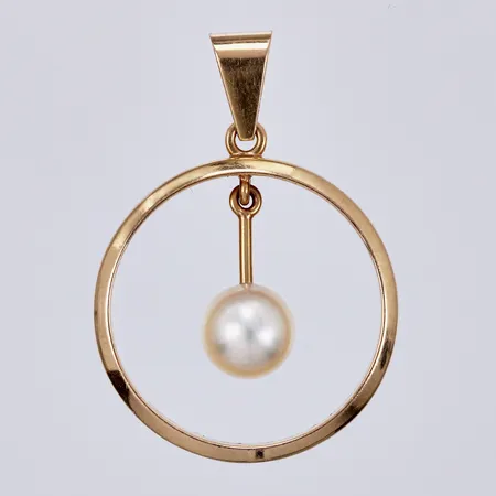 Hänge med odlad pärla, längd: ca 3cm, bredd: ca 21mm, graverad insida, 18K  Vikt: 5,5 g