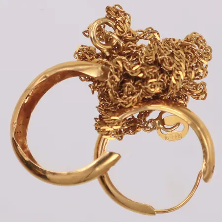 Diverse guld, defekt, 18K  Vikt: 2,6 g