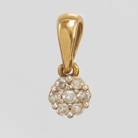 Hänge med diamanter 1 x ca.0,007ct samt 6 x ca.0,005ct, 8/8-slipade, 9,5x3,8mm, GHA, 18K Vikt: 0,4 g